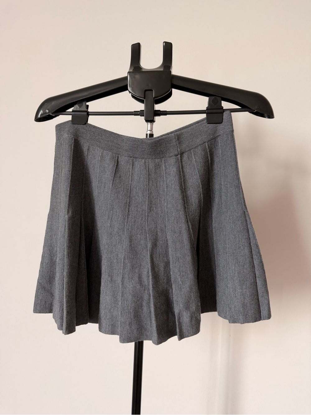 Reformation size Medium Gray Pleated Knit Skirt - Women's